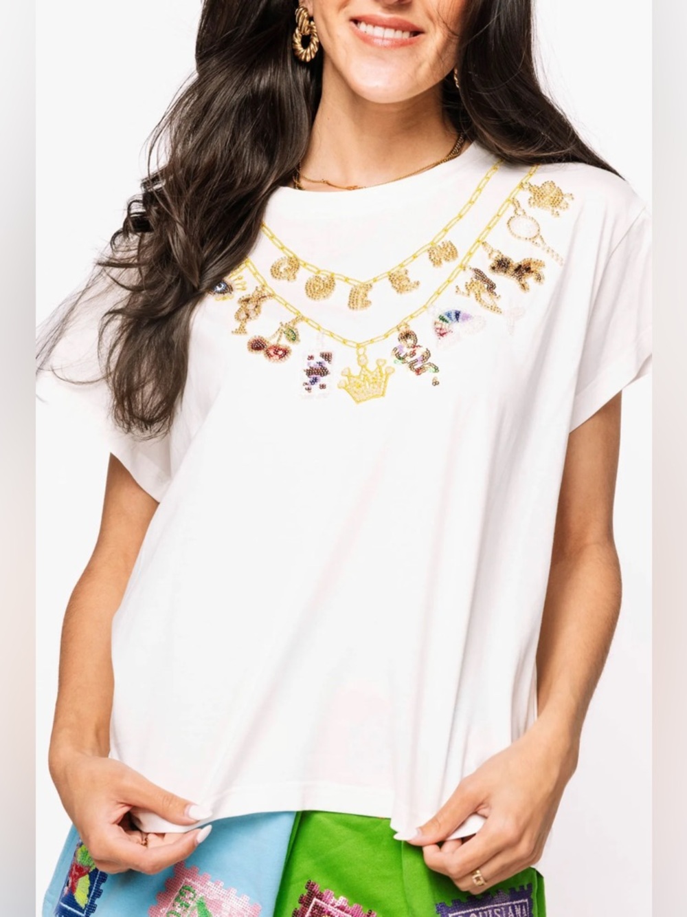 NEW Queen of Sparkles Queen & Icon Necklace Charm Tee in White. Size M